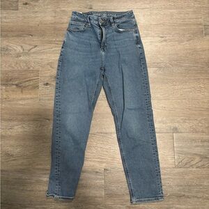 American Eagle Outfitters mom Jeans 2